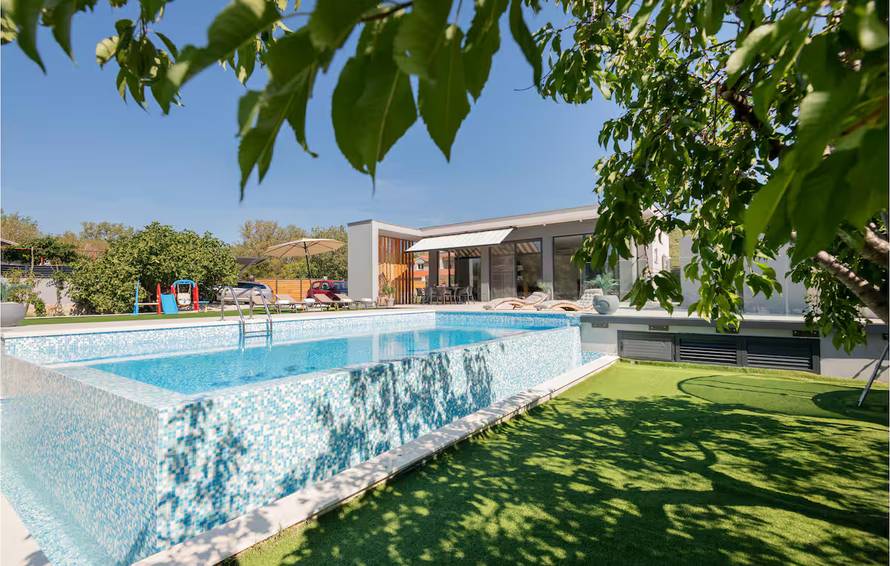 Neslužbeno doznajemo: Službenik je u vrijeme davanja dozvole imao obrt za čišćenje