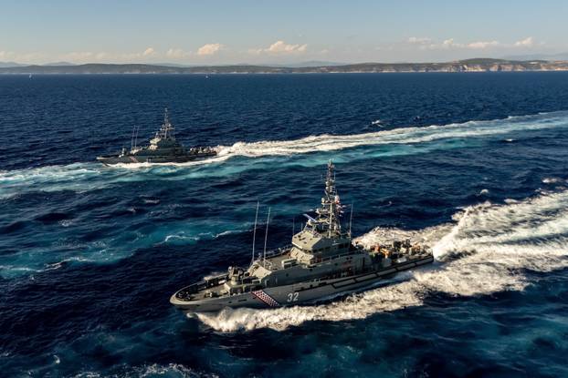 Split: Pogled iz zraka na Hrvatsku ratnu mornaricu koja izvodi vježbu za vojni Mimohod 2025. 