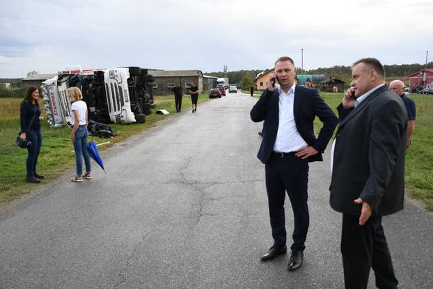 Jaki vjetar u Čazmi prevrnuo i kamione