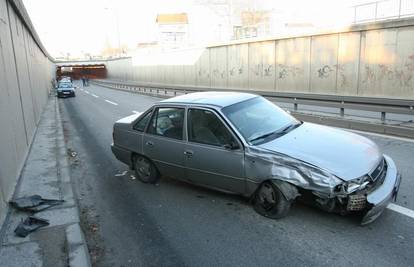 Zagreb: Četiri automobila sudarila se u podvožnjaku 