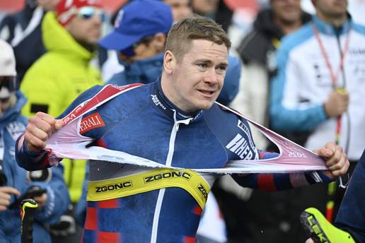 Odermatt &scaron;okantno izletio u prvoj vo&zcaron;nji veleslaloma! Ogroman zaostatak Zub&ccaron;i&cacute;a