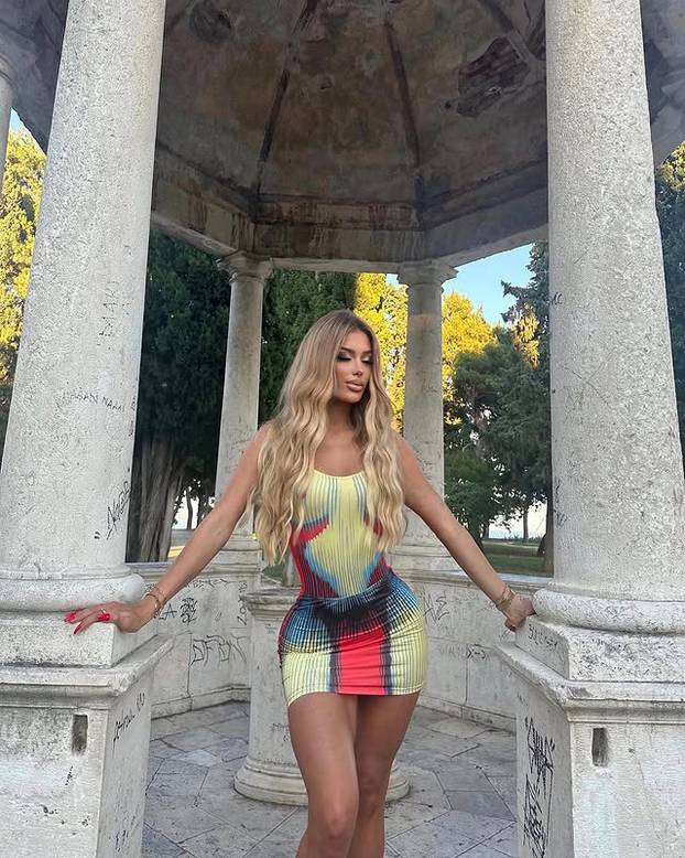 FOTO Kakve fotke! Pogledajte zavidnu liniju Lare - naše domaće fitness influencerice