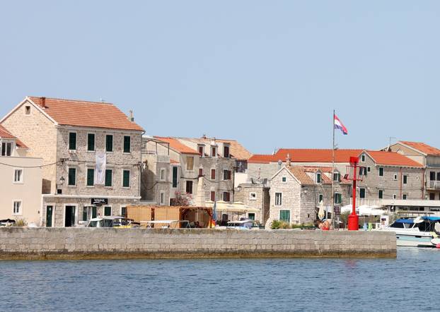 FOTO Krapanj je najniži i najmanji naseljeni hrvatski otok na Jadranu