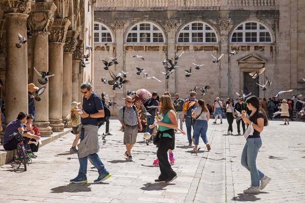 Dubrovnik: Velik broj turista za uskrsne blagdane u gradu