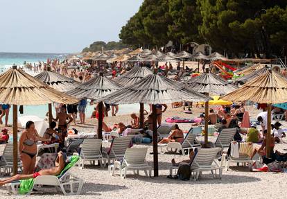 FOTO Puna plaža u Primoštenu