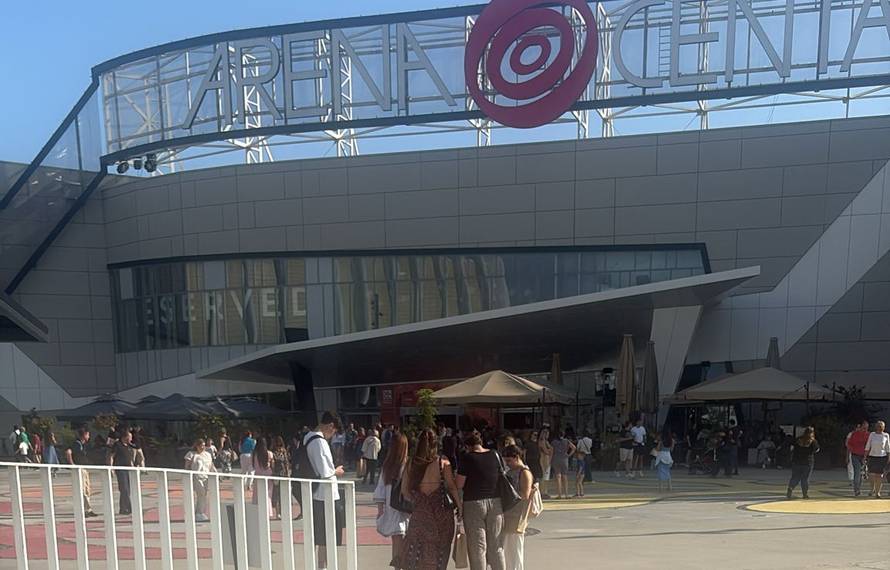 VIDEO Evakuirali šoping centar u Zagrebu zbog dojave o bombi. Policija potvrdila: 'Bila je lažna'
