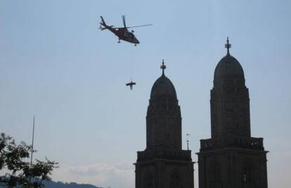 Švicarska: Turista s tornja crkve skidali helikopterom