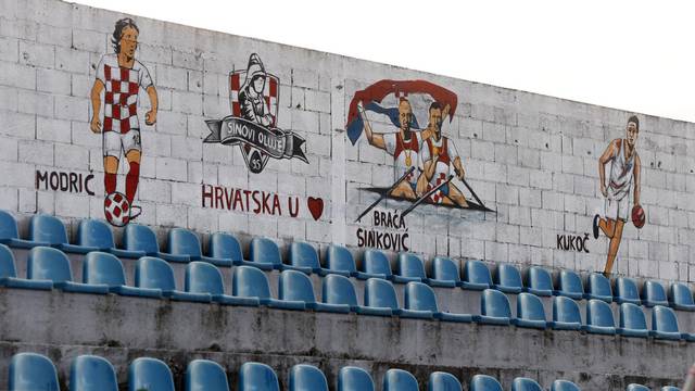 Knin: Stadion Dinara ukrašen muralima slavnih sportaša