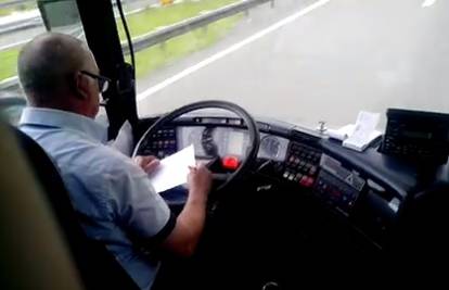 'Mogu ja sve': Vozio autobus i upisivao podatke, telefonirao...