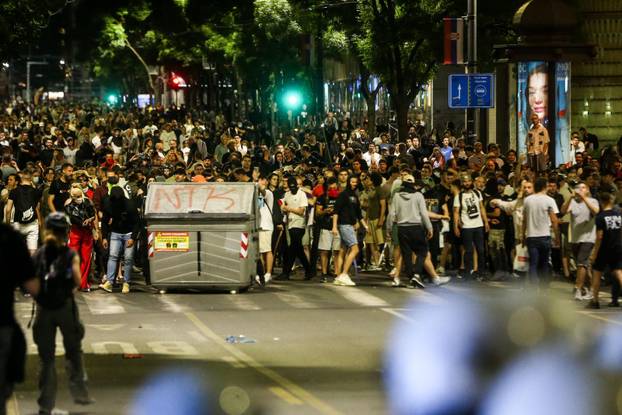 Neredi u Beogradu, sukobili se prosvjednici i policija