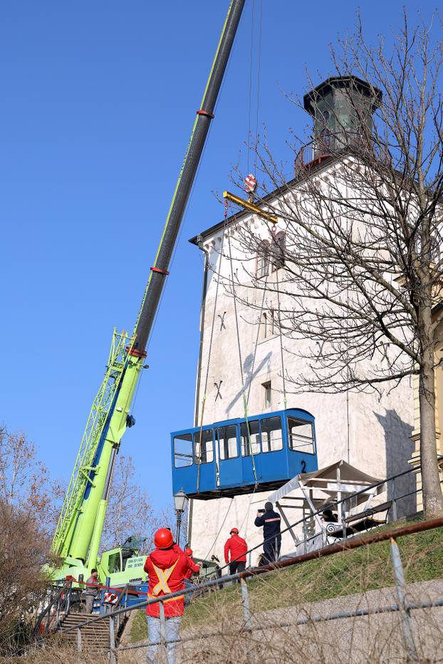 Zagreb: "Leteća" kabina Uspinjače pobudila pozornost prolaznika