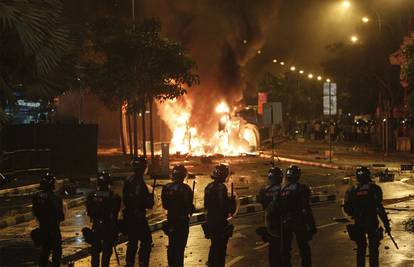 Sukobili se radnici i policija u Singapuru, ozlijeđeno 10 ljudi