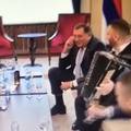 Dodik u Predsjedništvo doveo harmonikaša s kojim je pjevao