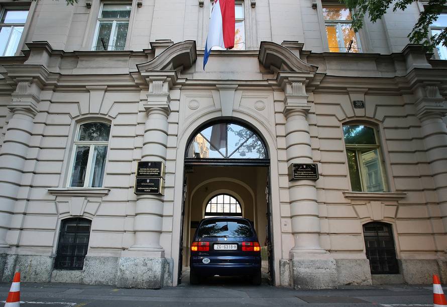 Službenici iz Uskoka digli glas: 'I mi želimo povećanje plaća'