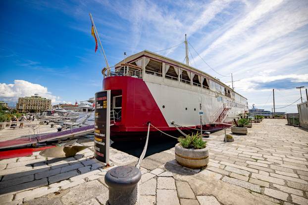 FOTO Zavirite u prvi brod-hotel u Hrvatskoj: Noćenje na ovom brodu u Rijeci ima posebnu čar
