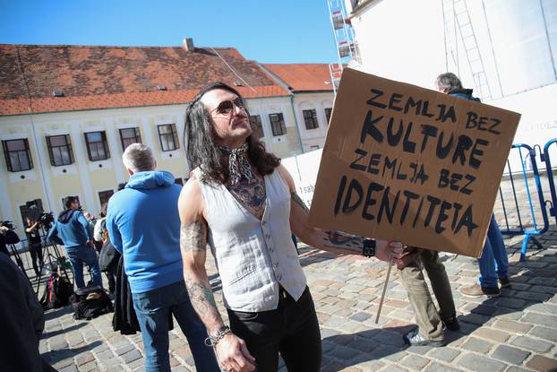 Zagreb: Miran Kurspahić na prosvjedu samostalnih umjetnika za veći mirovinski koeficijent 