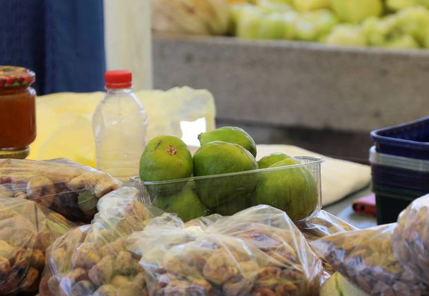 Šibenik: Na tržnicu stigle smokve po cijeni od 4-6 eura po kilogramu