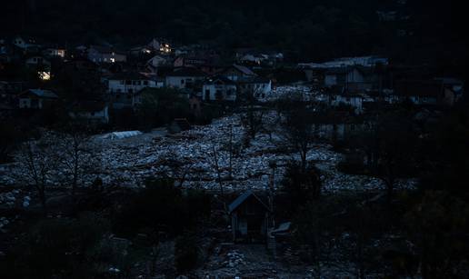 Jezive fotografije: Jablanica je u mraku. Tek pokoja kuća svijetli