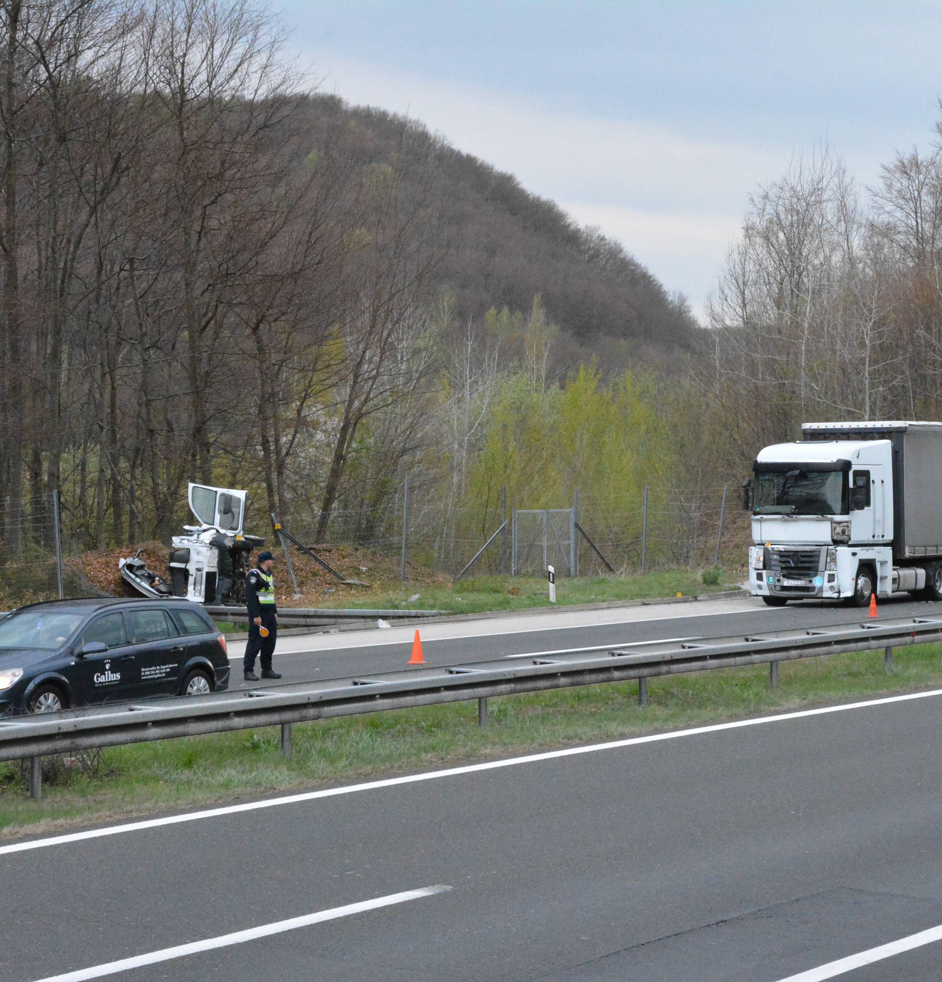 U sudaru kamiona i auta jedan mrtav i jedan teško ozlijeđen