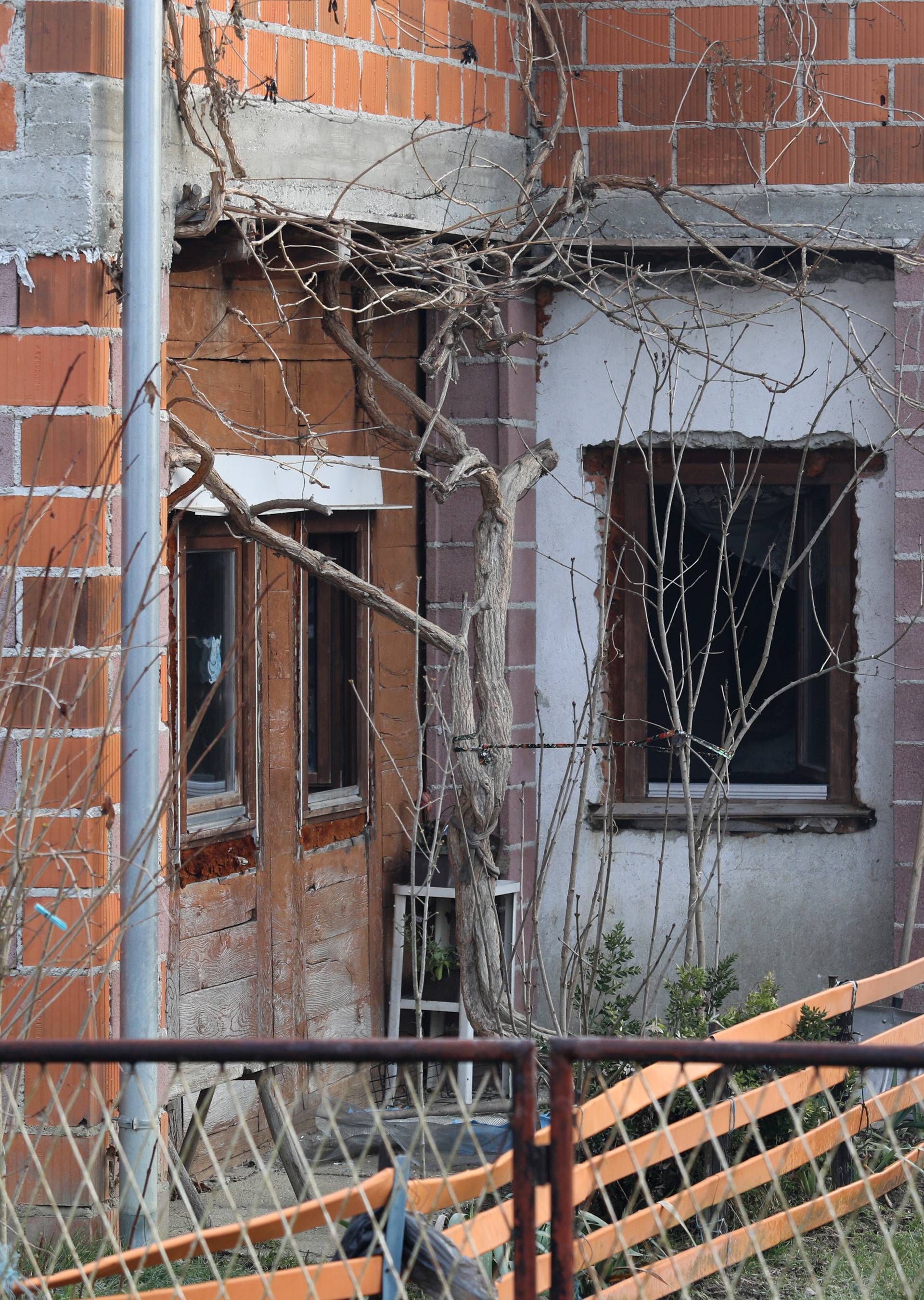 Planula je kuća kraj Sesveta: Pronašli su tijelo starije žene