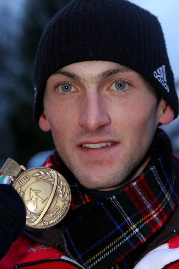 ARHIVA - 2009. Mrkopalj: Do?ek Jakova Faka, bron?anog biatlonca