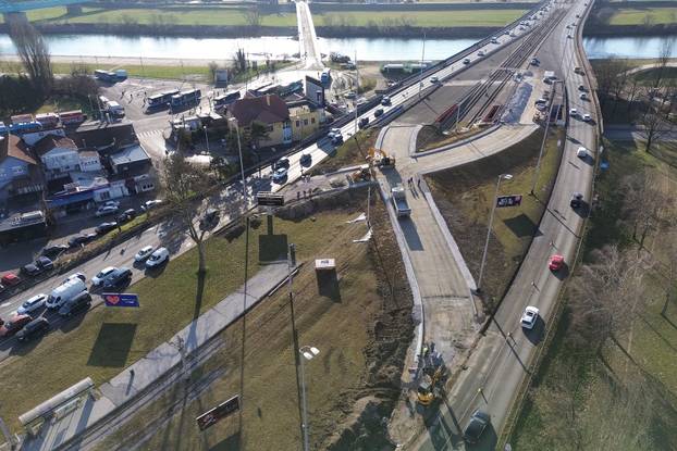 Zagreb: Pogled iz zraka na prometne gužve na prilaznim cestama Jadranskom mostu