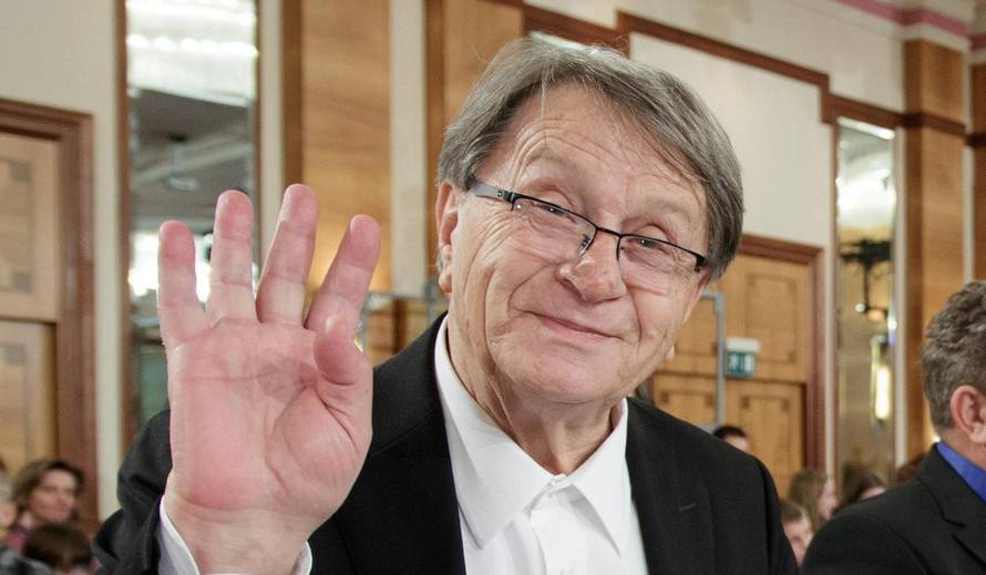 Ćirine anegdote: Kamenje leti na mene, ja samo hodam...