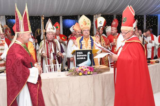 Križevci: Krštenje vina okupilo je 50-ak biskupa Svetih Martina iz cijele Hrvatske