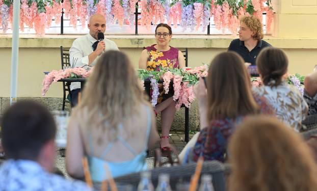 Zagreb: Promocija knjiga iz serijala Bridgerton i susret s autoricom Juliom Quinn