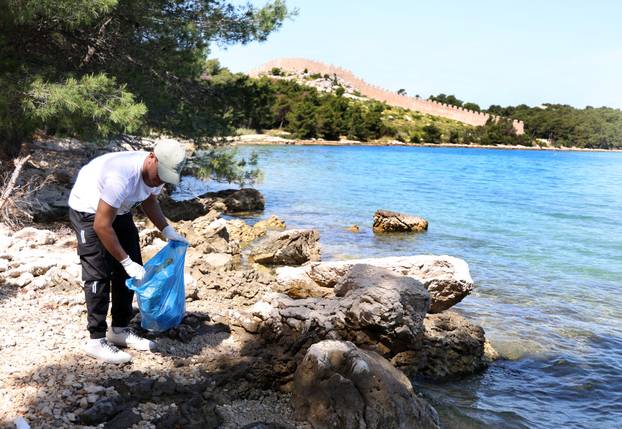 Grebaštica: Akcija ?iš?enja u sklopu projekta Rezolucija Zemlja 