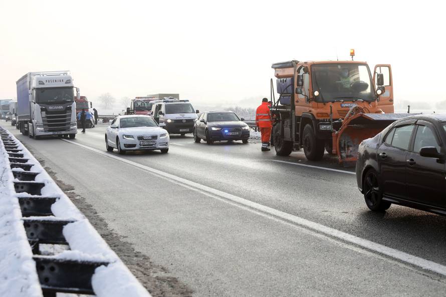 Zagreb: U sudaru automobila i ralice poginula jedna osoba
