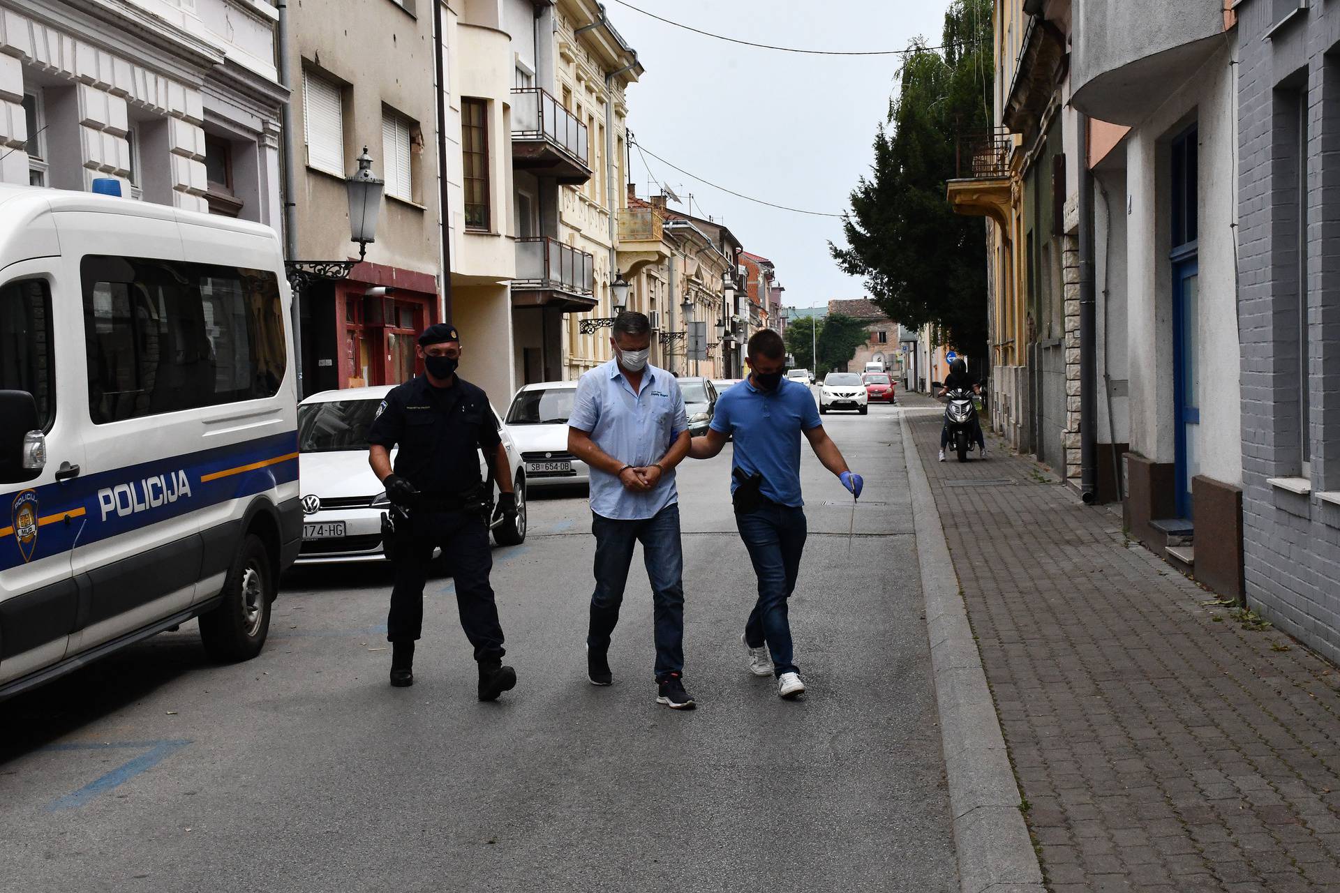 Slavonski Brod: Vozač autobusa u pratnji policije priveden u Županijsko državno odvjetništvo