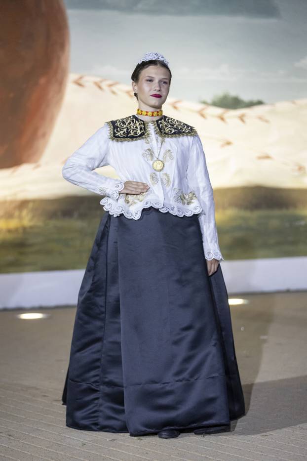 Vinkovci: Etno frizure svijeta na Vinkovačkim jesenima