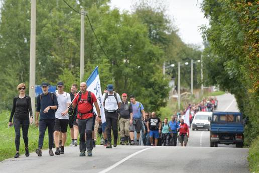 Hrvatski festival hodanja u Lici: Uživajte u šetnji kroz prirodu