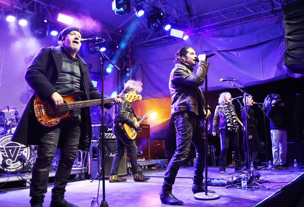 Šibenik: Šibenska Adventura zapo?ela koncertom Parnog valjka u perivoju Roberta Visianija