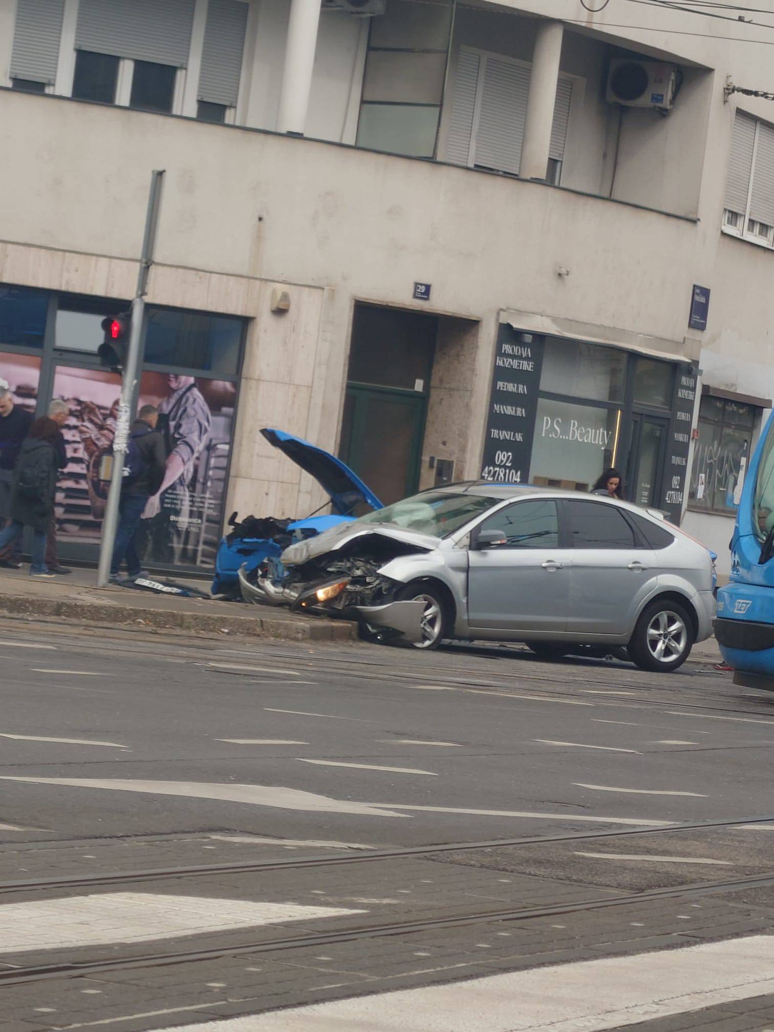 VIDEO Pogledajte kako izgleda eletkrični Mustang GT nakon sudara s Focusom u Zagrebu!