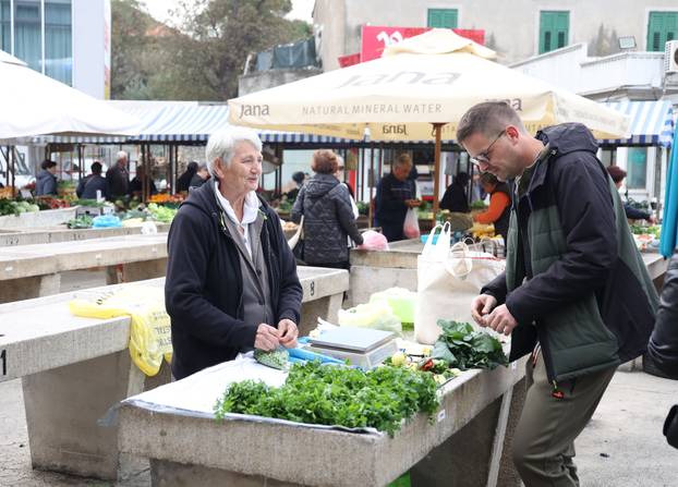 Šibenik: Ponuda na šibenskoj tržnici