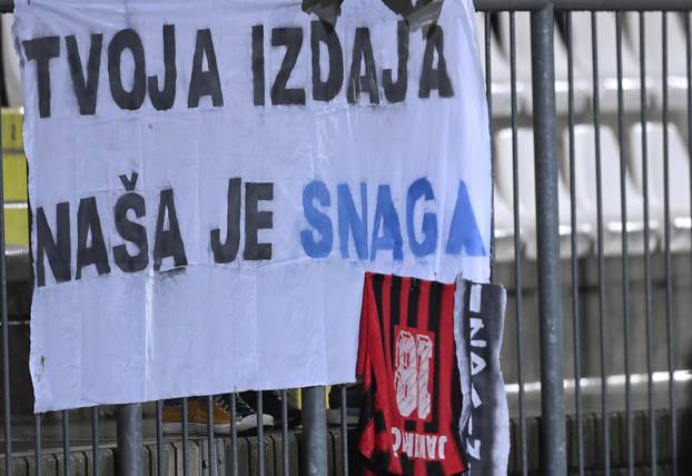 Rijeka:  Navijači Rijeke poslali poruke treneru Dinama Sergeju Jakiroviću