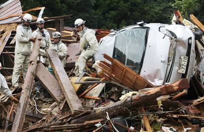 Potraga za 50 ljudi još traje, u tajfunu najmanje 26 poginulih