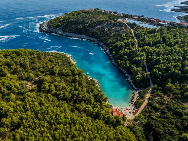 Plaža Žitna, Korčula - Zavalatica snimljena iz zraka 