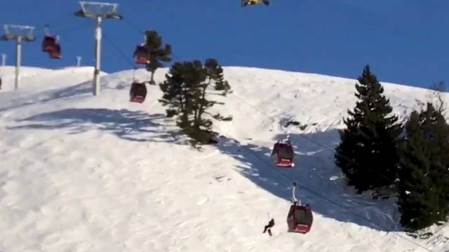 Rescue operation for people stuck in ski lifts in Chamrousse