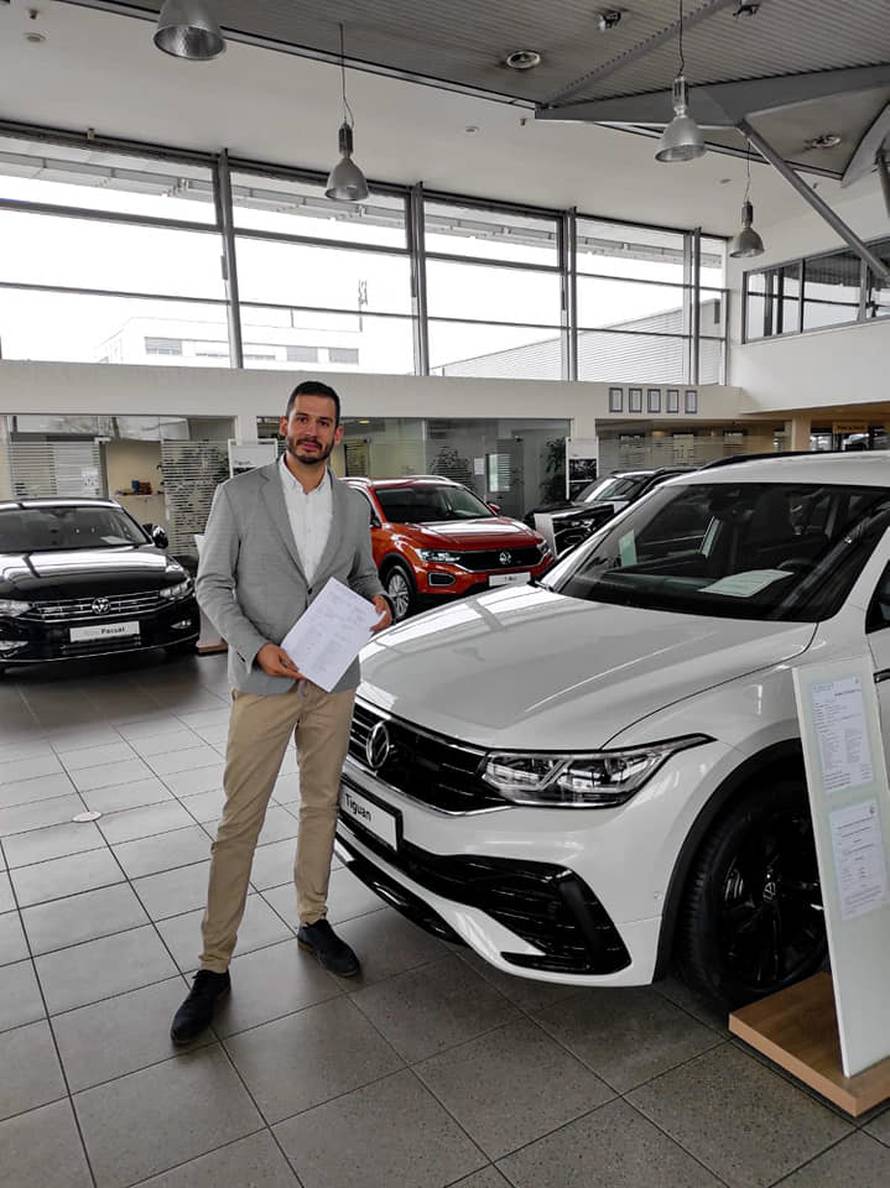 Boris 'rastura' na poslu: Već je sklopio ugovor i prodao vozilo