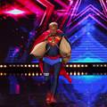 Milovan (73) nastupio je kao Superman u 'Supertalentu': Nosio vreće od 100 kilograma