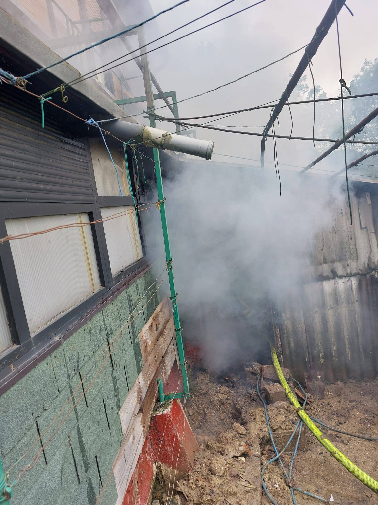 Vatrogasci ugasili požar u Svetom Ivanu Zelini: Zapalila se drvarnica ispred obiteljske kuće