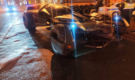 Rusi mu zaplijenili  Batmobile: Prevelik i nije prošao tehnički