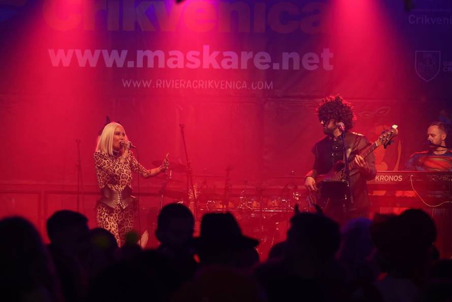 Maja Šuput održala koncert u Crikvenici povodom maškara