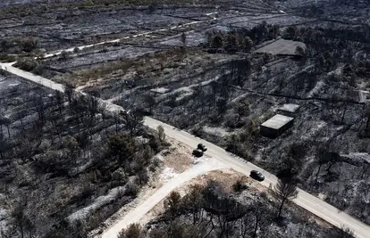 FOTO Točno je godinu dana od katastrofalnog požara kod Rasline i Zatona, gorjele i kuće