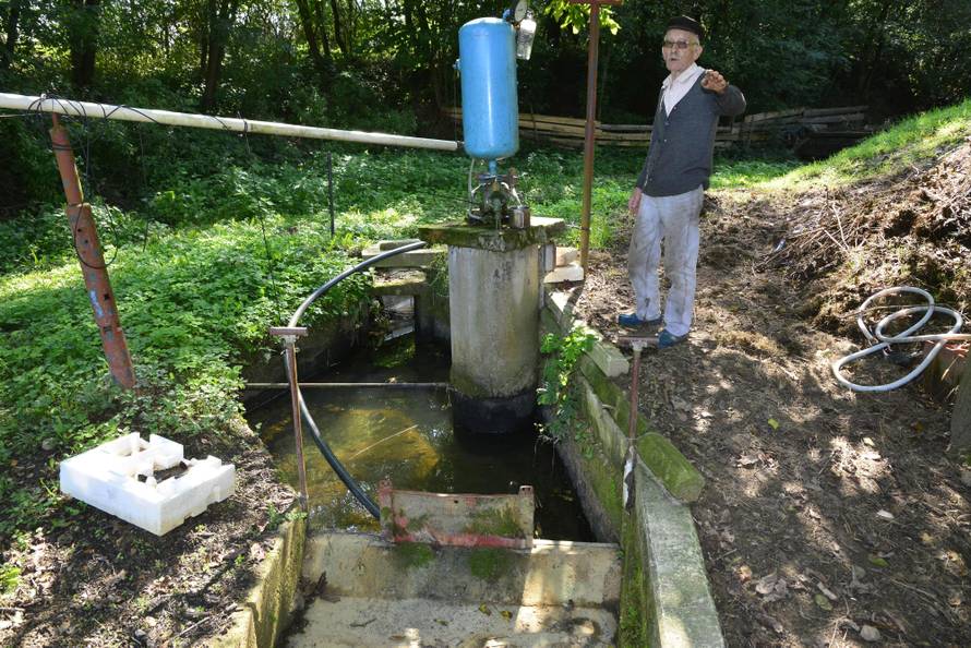 Pčele u veš-mašini: Slavonski pčelar radi jedinstvene košnice