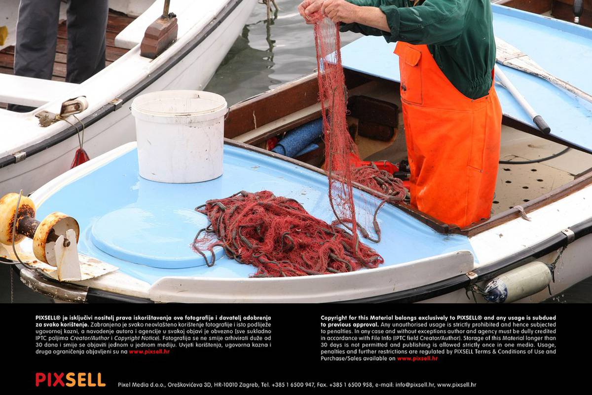 Šok za domaće male ribare: Ne smije se više mrežom loviti riba