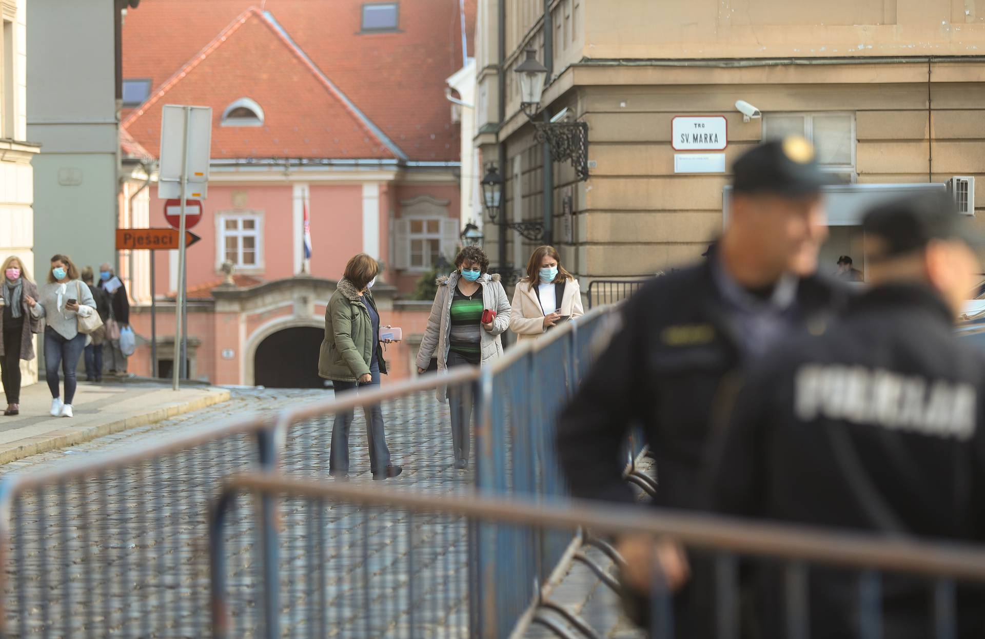 Novi život na Markovu trgu: 'Da barem za nas starije naprave koridor, da ne moramo okolo'